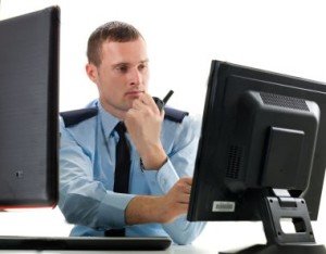 الأسلوب العلمي في إدارة غرفة العمليات الرئيسية أثناء الأزمات الأمنية