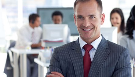 القيادة الاشرافية والاستراتيجيات السلوكية المتميزة